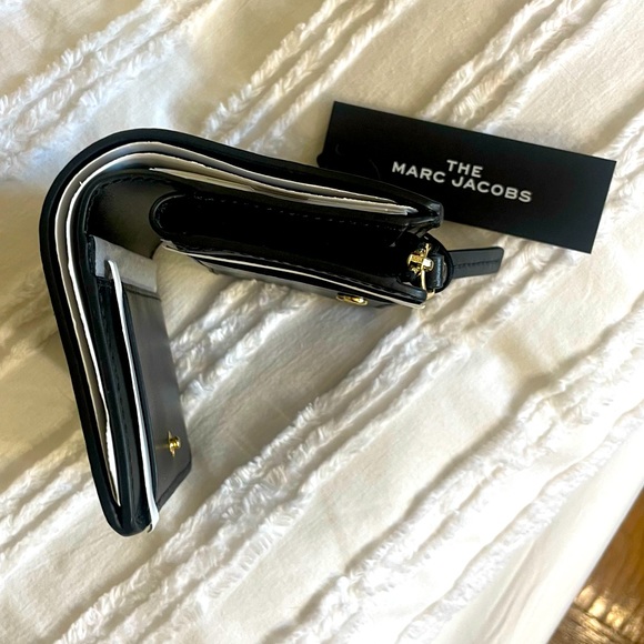 MARC JACOBS PEBBLED LEATHER TRIFOLD WALLET - Picture 7 of 12